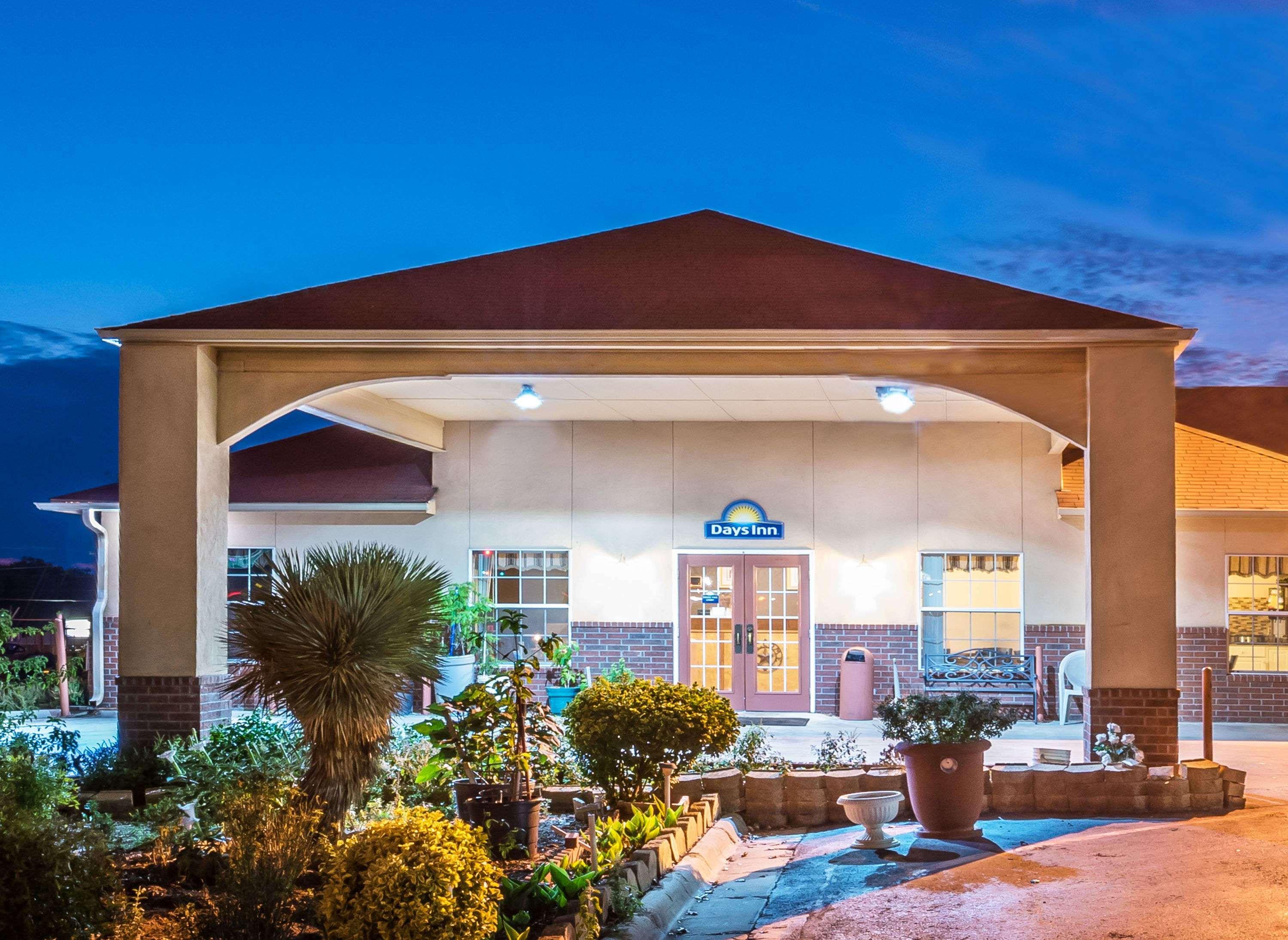 Days Inn By Wyndham Gainesville Exterior foto